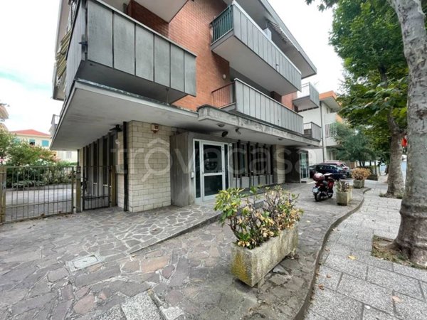 negozio in vendita a San Mauro Pascoli in zona San Mauro a Mare