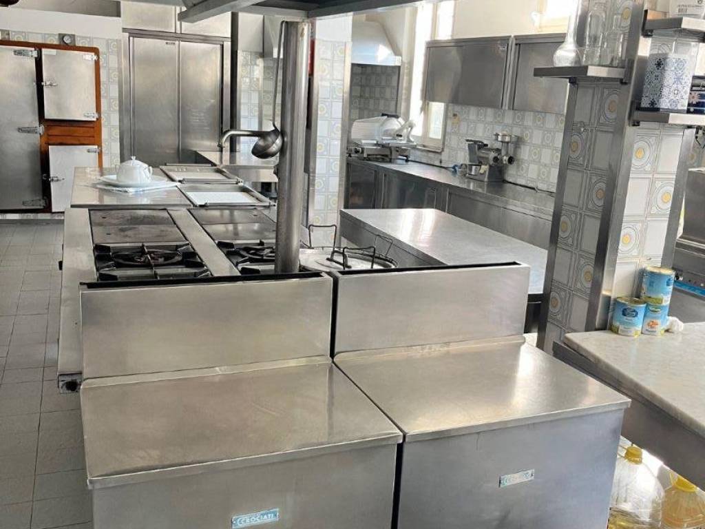 negozio in vendita a San Mauro Pascoli in zona San Mauro a Mare