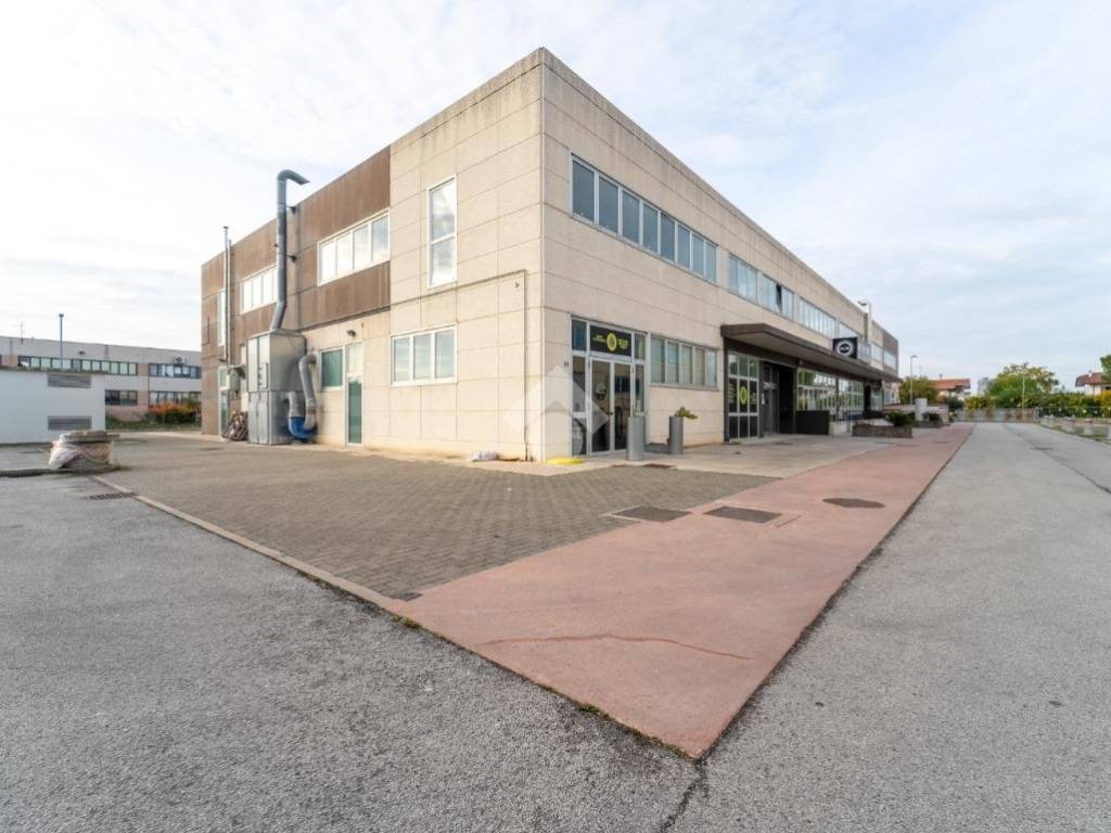 locale commerciale in vendita a San Mauro Pascoli