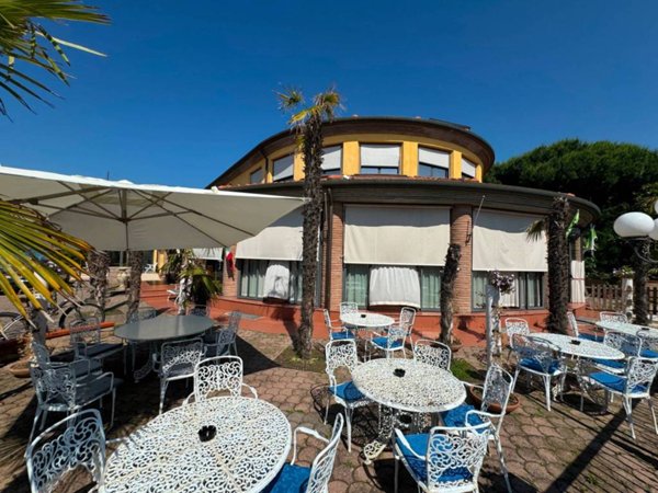 negozio in vendita a San Mauro Pascoli in zona San Mauro a Mare