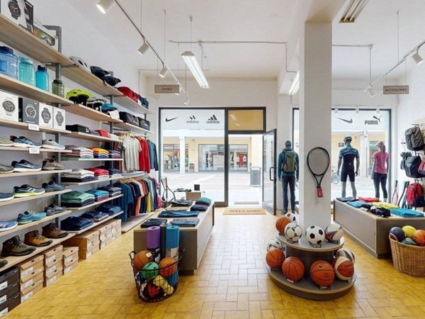 negozio in vendita a San Mauro Pascoli in zona San Mauro a Mare