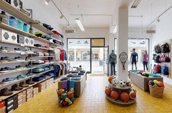 negozio in vendita a San Mauro Pascoli in zona San Mauro a Mare