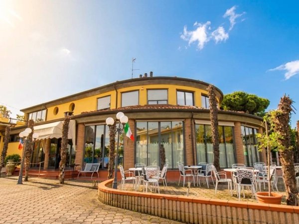 negozio in vendita a San Mauro Pascoli in zona San Mauro a Mare