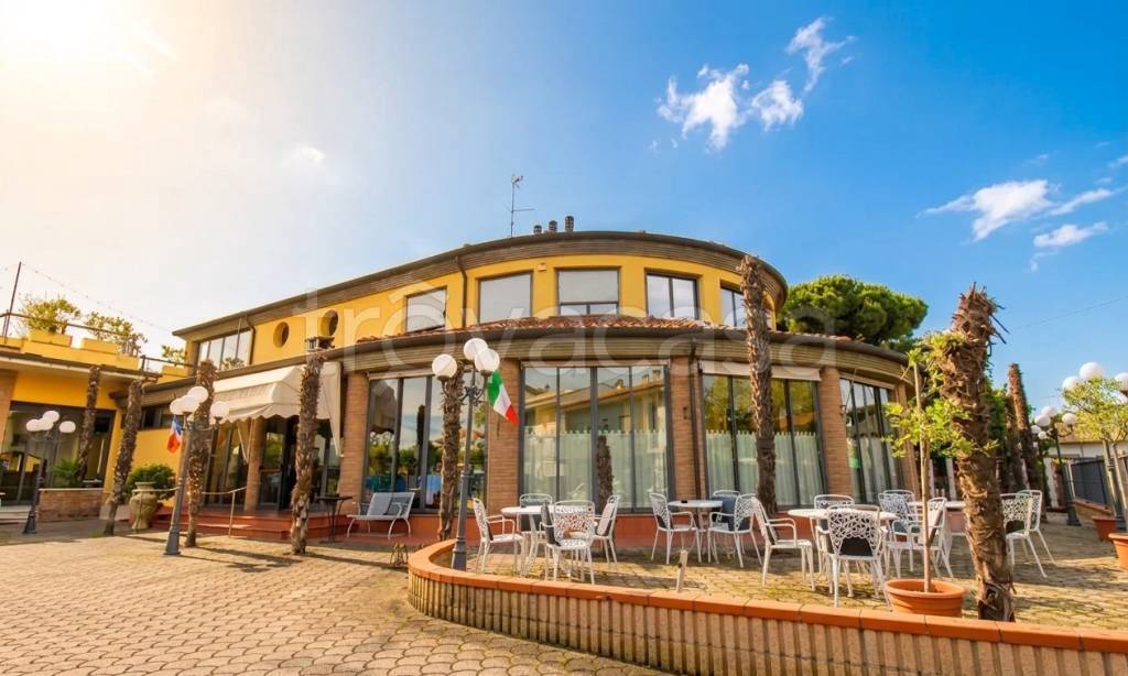 negozio in vendita a San Mauro Pascoli in zona San Mauro a Mare