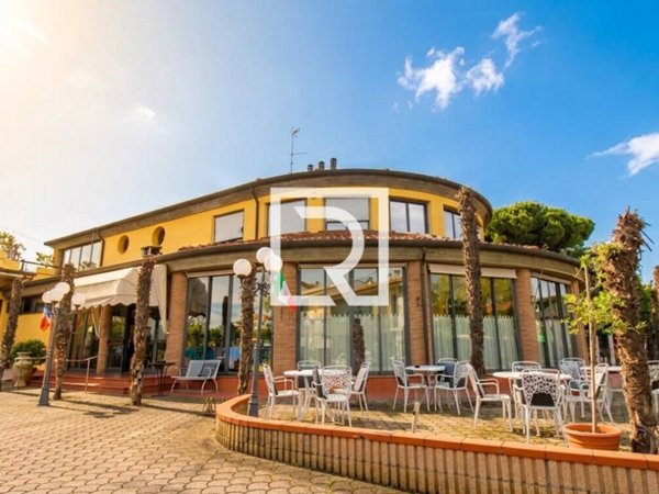 negozio in vendita a San Mauro Pascoli in zona San Mauro a Mare