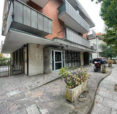 negozio in vendita a San Mauro Pascoli in zona San Mauro a Mare