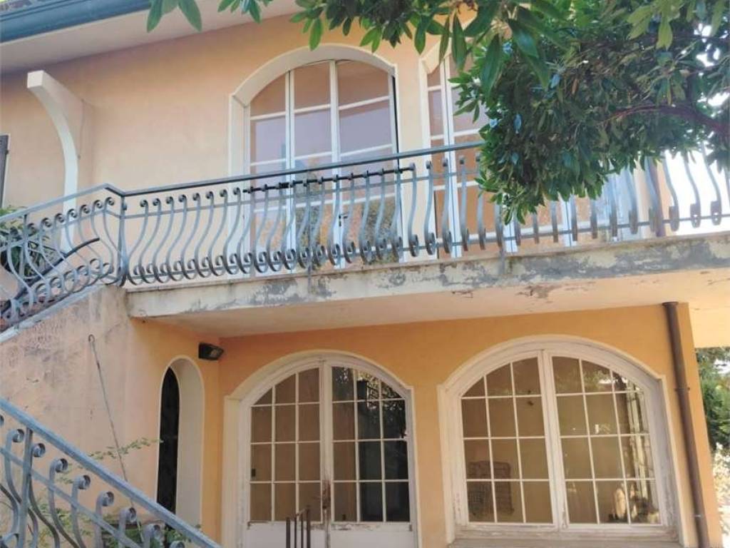 casa indipendente in vendita a San Mauro Pascoli in zona La Torre