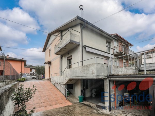 casa indipendente in vendita a Santa Sofia