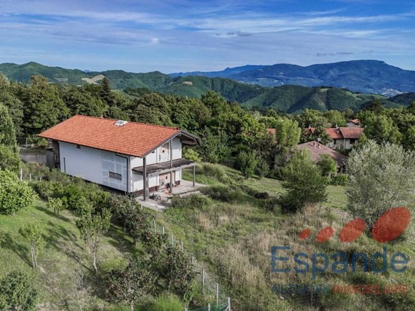 casa indipendente in vendita a Santa Sofia