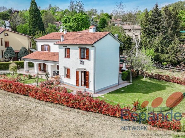 casa indipendente in vendita a Santa Sofia