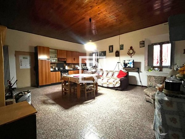 casa indipendente in vendita a Santa Sofia