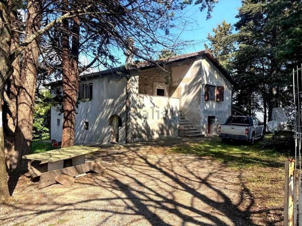 casa indipendente in vendita a Santa Sofia