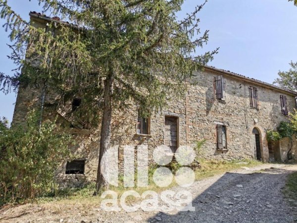 casa indipendente in vendita a Sarsina in zona Quarto