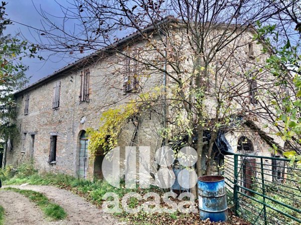 casa indipendente in vendita a Sarsina in zona Quarto
