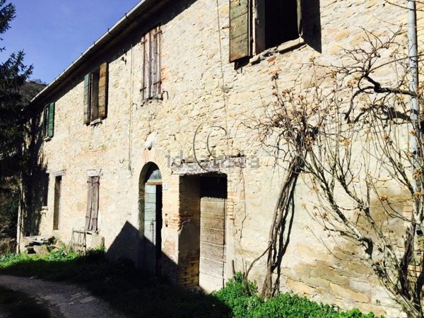 casale in vendita a Sarsina in zona Quarto