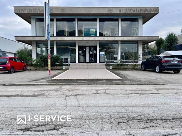 locale commerciale in vendita a Savignano sul Rubicone