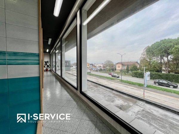 locale commerciale in vendita a Savignano sul Rubicone