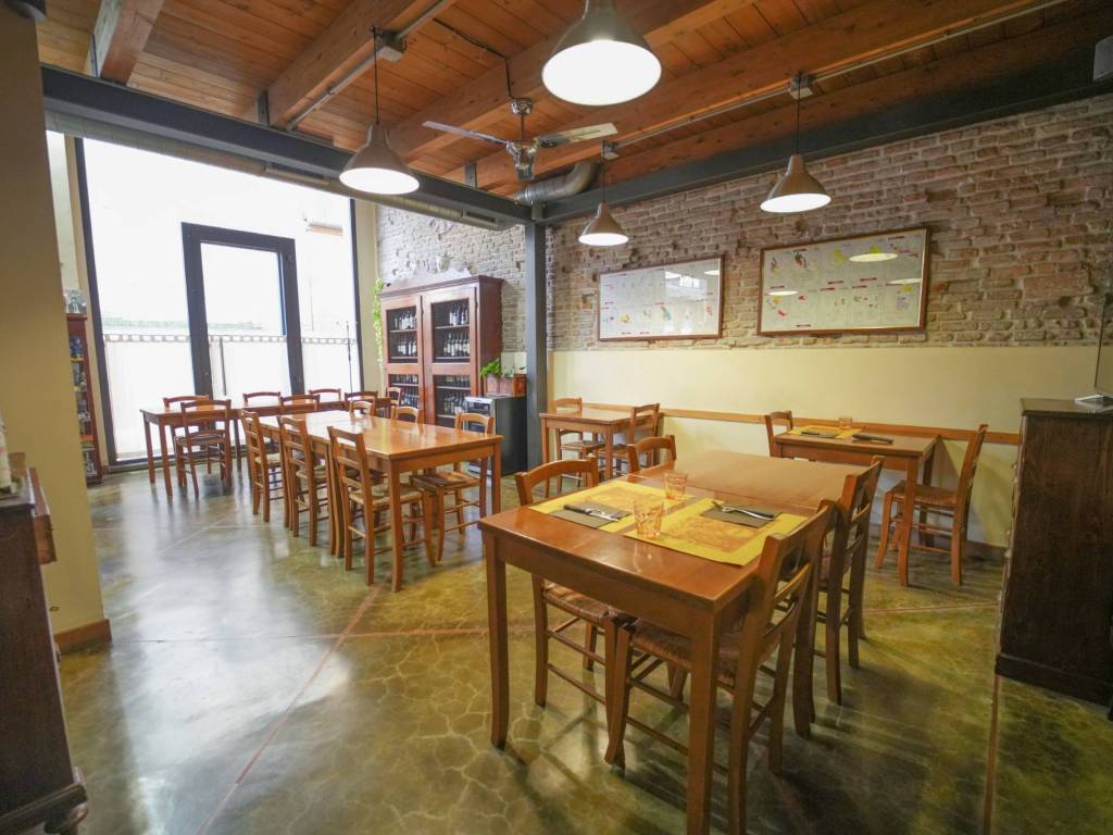 negozio in vendita a Savignano sul Rubicone