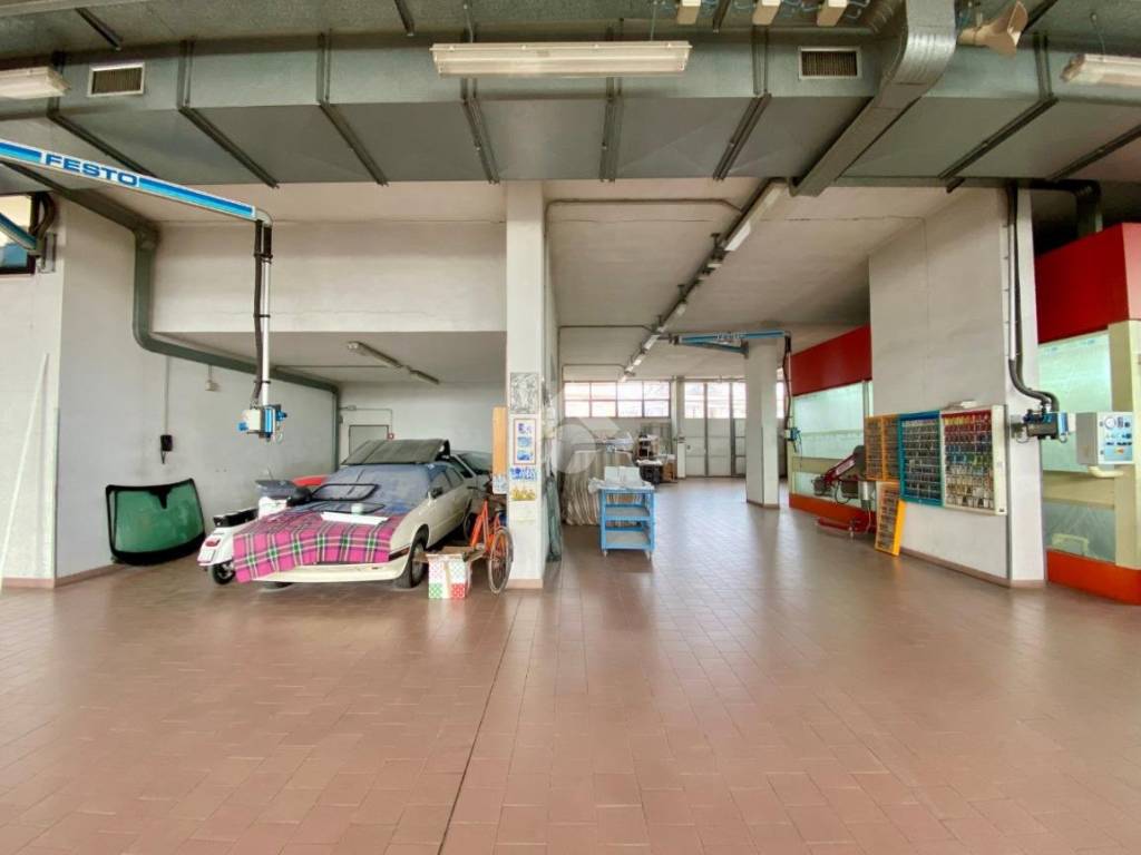 locale commerciale in vendita a Savignano sul Rubicone