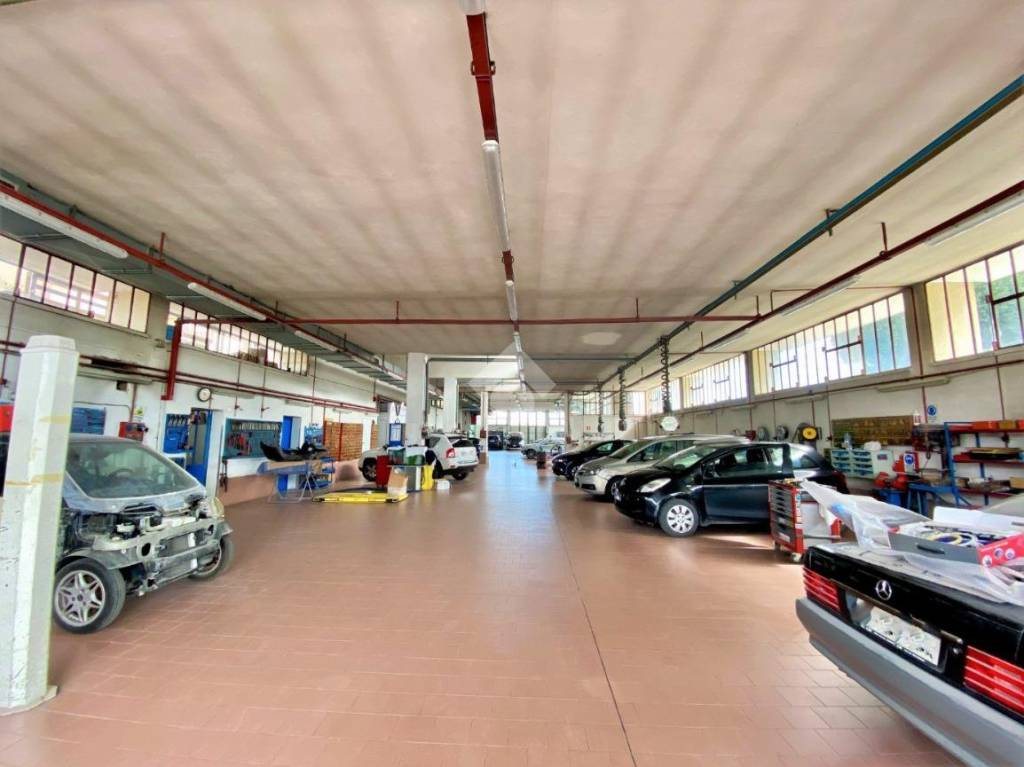 locale commerciale in vendita a Savignano sul Rubicone