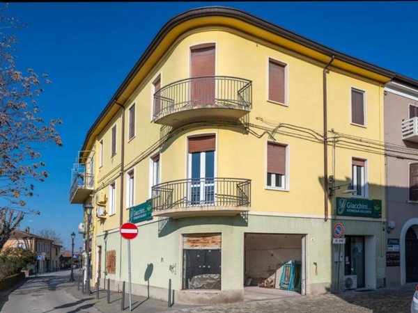 negozio in vendita a Savignano sul Rubicone