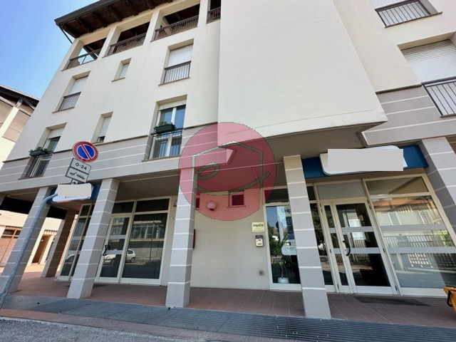 negozio in vendita a Savignano sul Rubicone