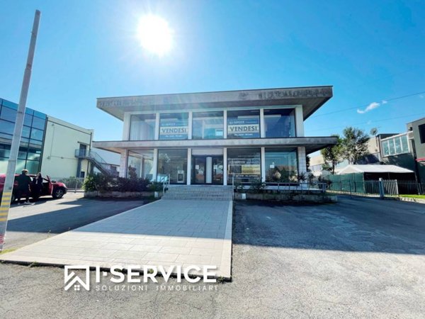 locale commerciale in vendita a Savignano sul Rubicone