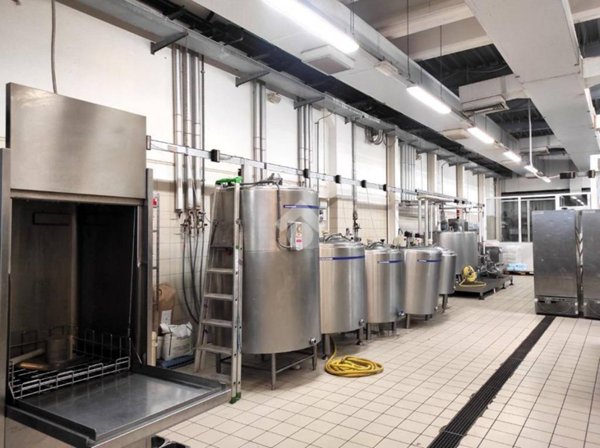 locale commerciale in vendita a Savignano sul Rubicone in zona Capanni