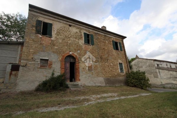 pentavano in vendita a Sogliano al Rubicone