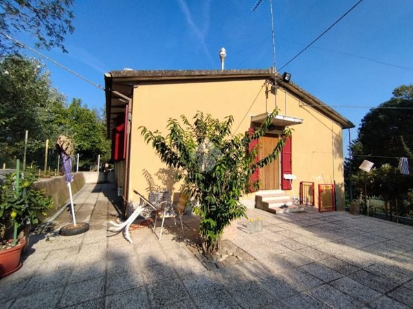 casa semindipendente in vendita a Sogliano al Rubicone in zona Montegelli