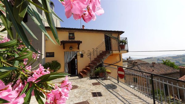 casa indipendente in vendita a Sogliano al Rubicone in zona Montetiffi