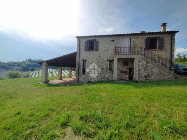 casa indipendente in vendita a Sogliano al Rubicone in zona Rontagnano