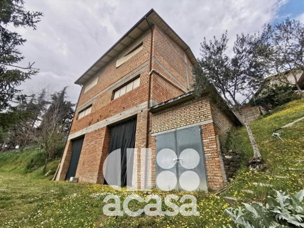 locale commerciale in vendita a Sogliano al Rubicone