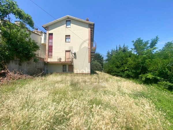 intera palazzina in vendita a Sogliano al Rubicone in zona Montetiffi