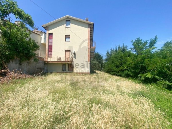 negozio in vendita a Sogliano al Rubicone in zona Montetiffi