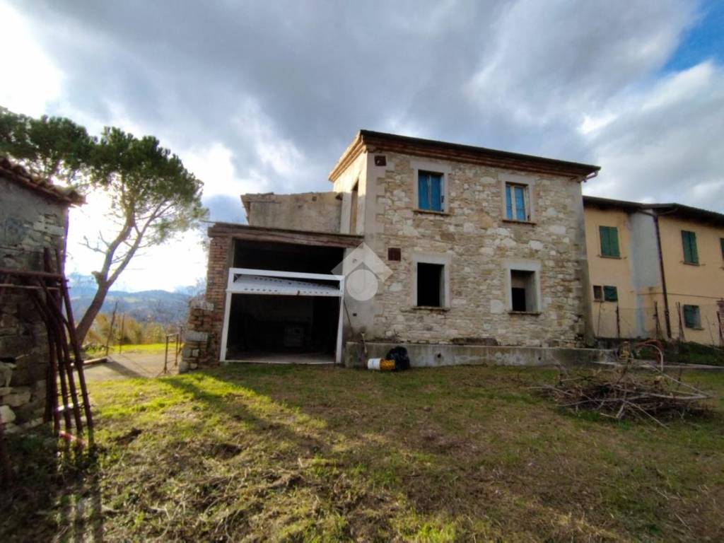 casa indipendente in vendita a Sogliano al Rubicone in zona Rontagnano