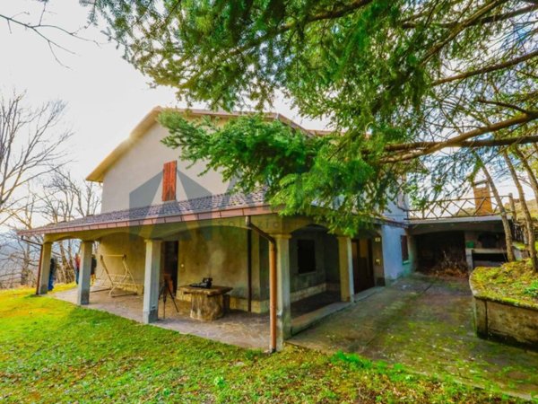 casa indipendente in vendita a Tredozio