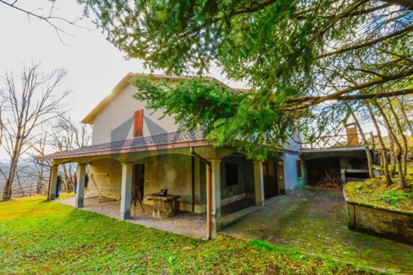 casa indipendente in vendita a Tredozio