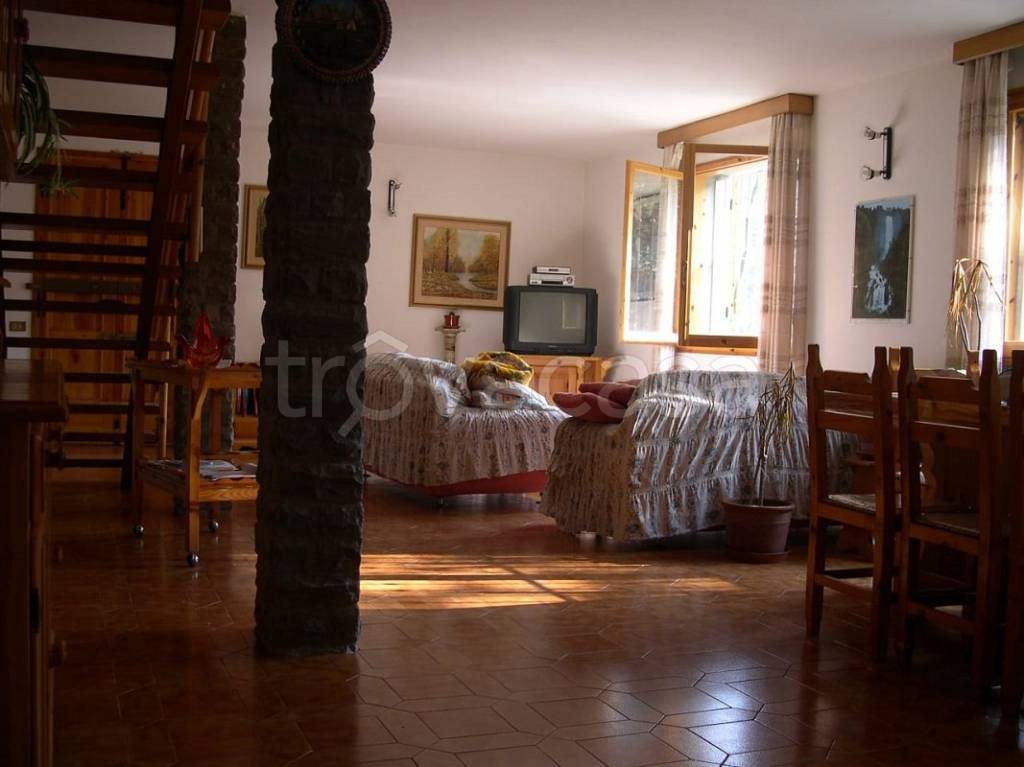 casa indipendente in vendita a Tredozio