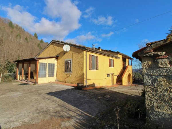 casa indipendente in vendita a Tredozio