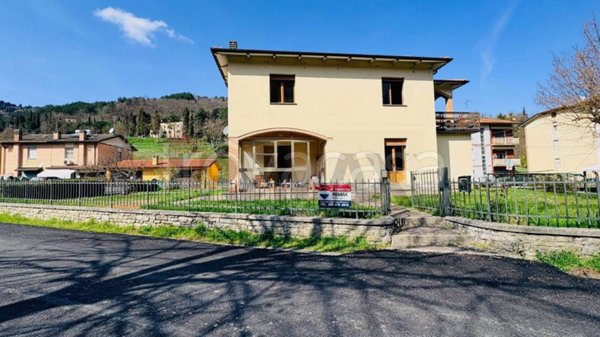 casa indipendente in vendita a Tredozio