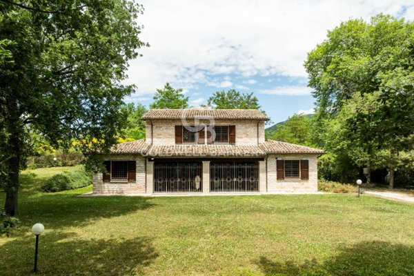 casa indipendente in vendita ad Acqualagna in zona Furlo
