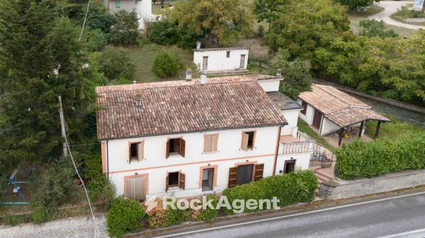 casa indipendente in vendita ad Acqualagna in zona Bellaria