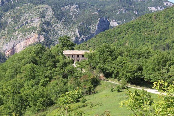 casa indipendente in vendita ad Acqualagna in zona Furlo