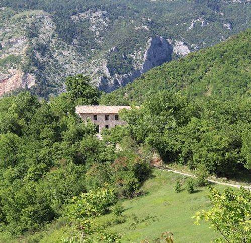 casa indipendente in vendita ad Acqualagna in zona Furlo