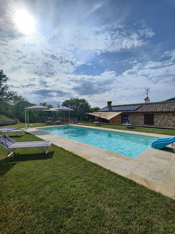 casa indipendente in vendita ad Acqualagna in zona Furlo