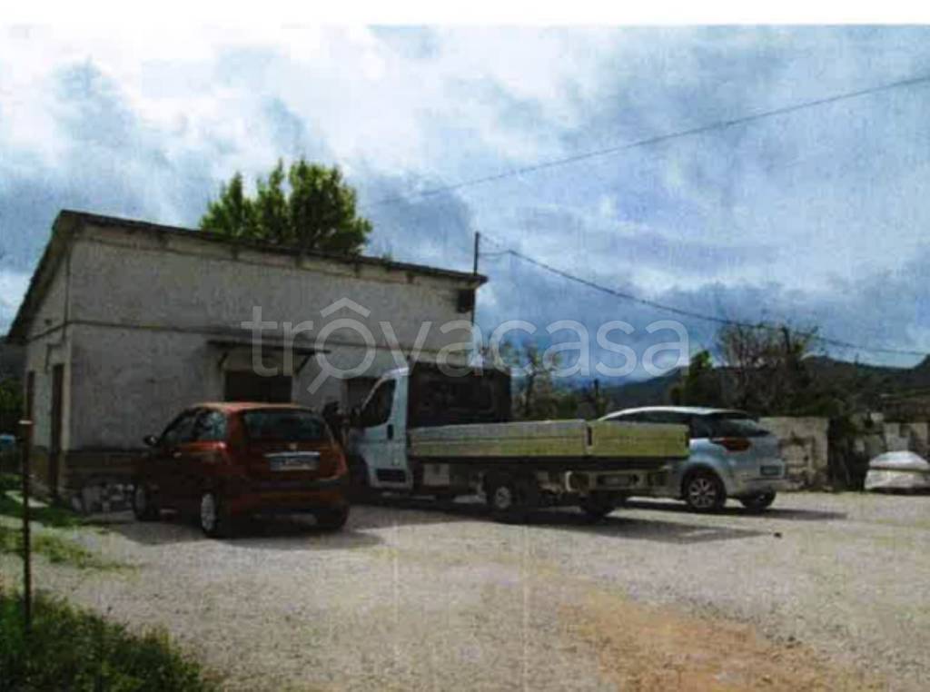 quadrivano in vendita ad Acqualagna in zona Pelingo
