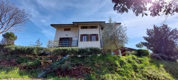 appartamento in vendita ad Acqualagna in zona Pole