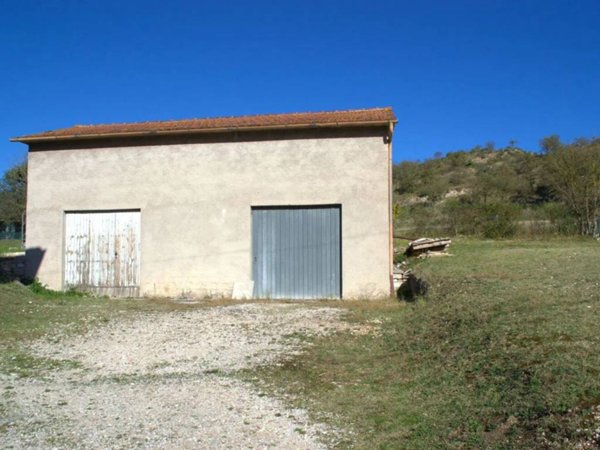 casa indipendente in vendita ad Acqualagna in zona Pole