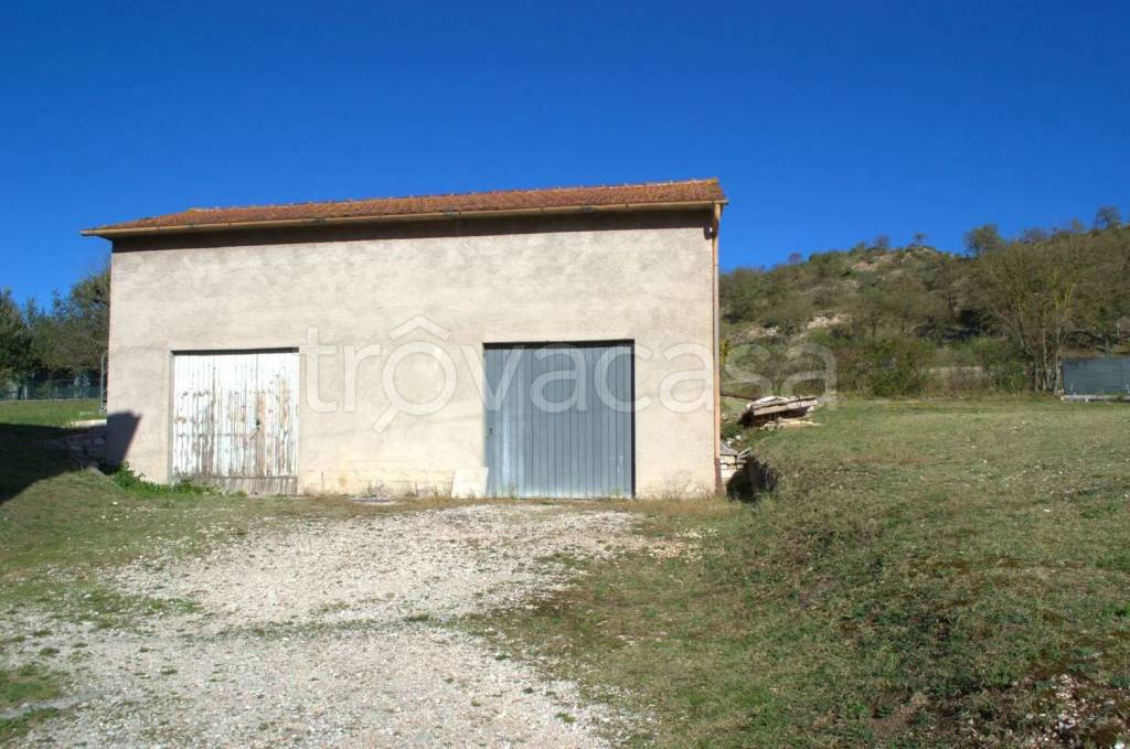 casa indipendente in vendita ad Acqualagna in zona Pole